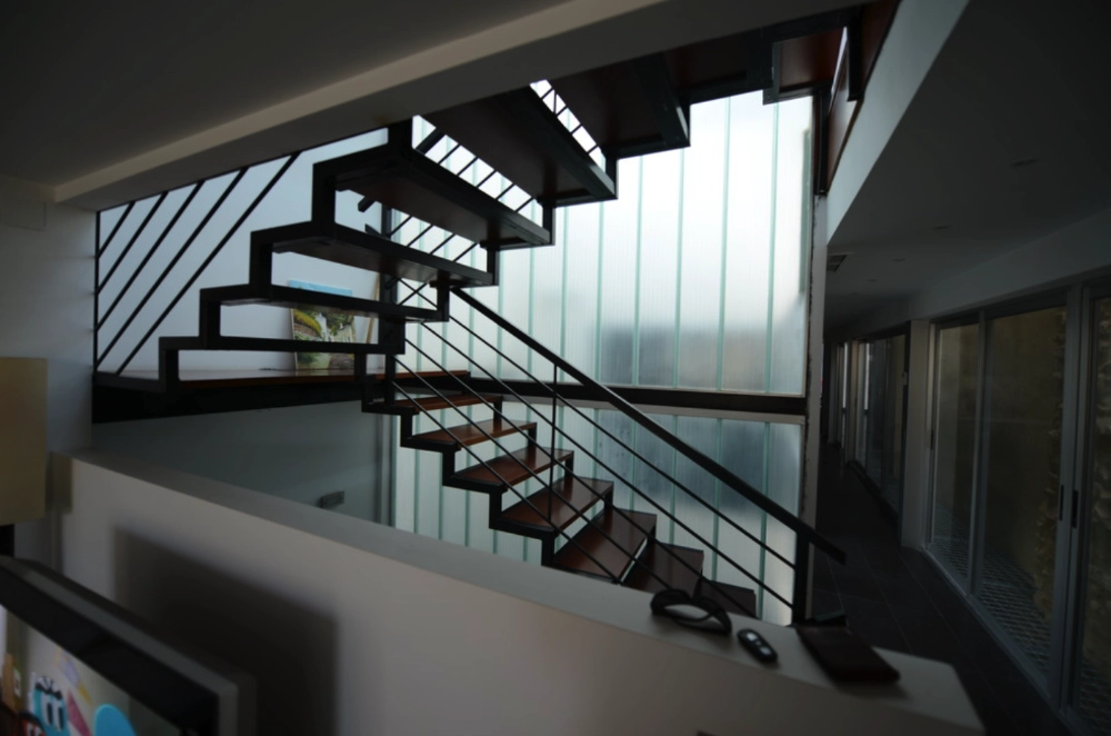 casa planells detalle de la escalera de la vivienda